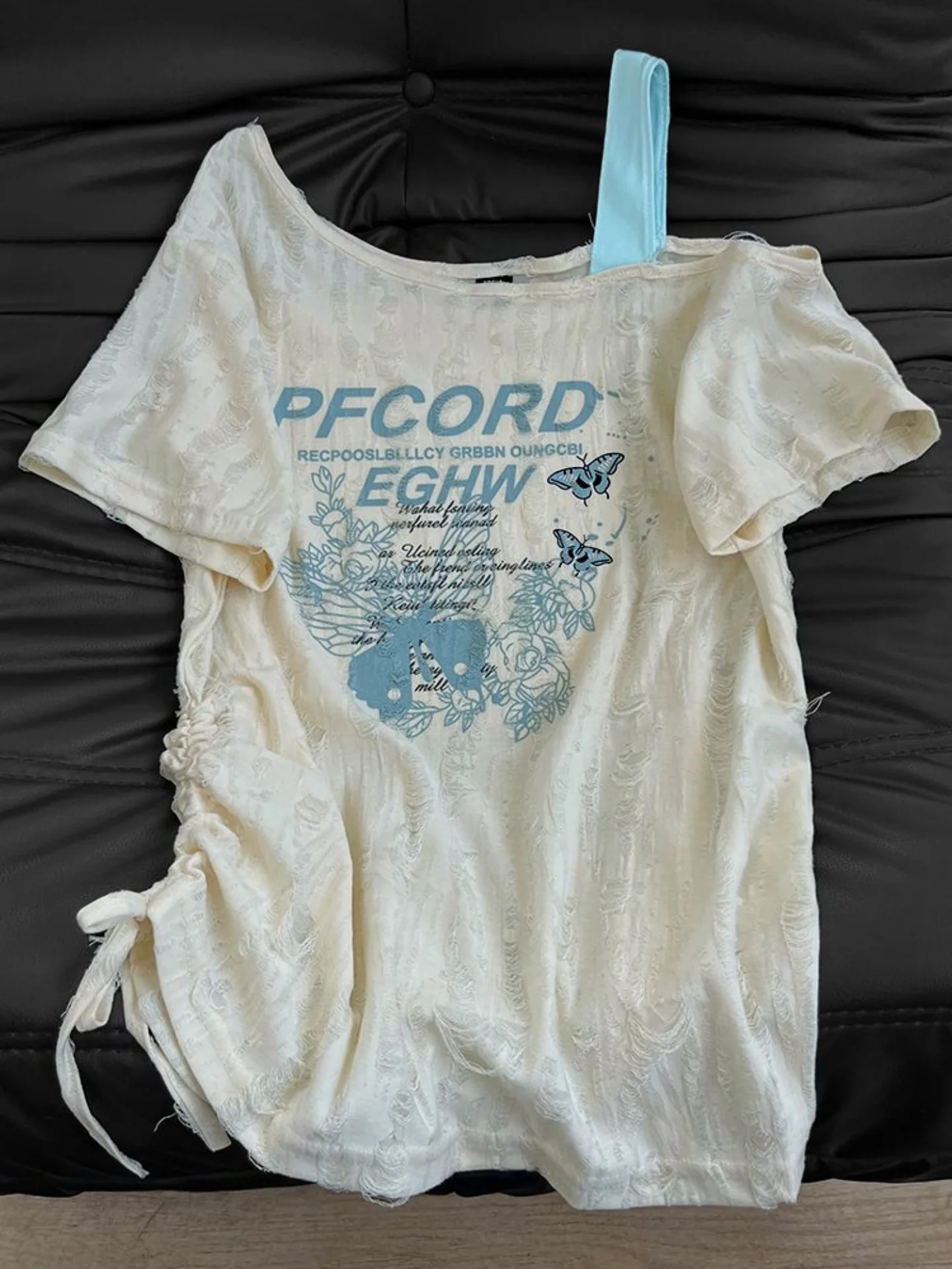 

Корейская женская футболка с принтом и коротким рукавом, летний дизайн, сексуальный топ с открытыми плечами, облегающий, модный, из чистого хлопка