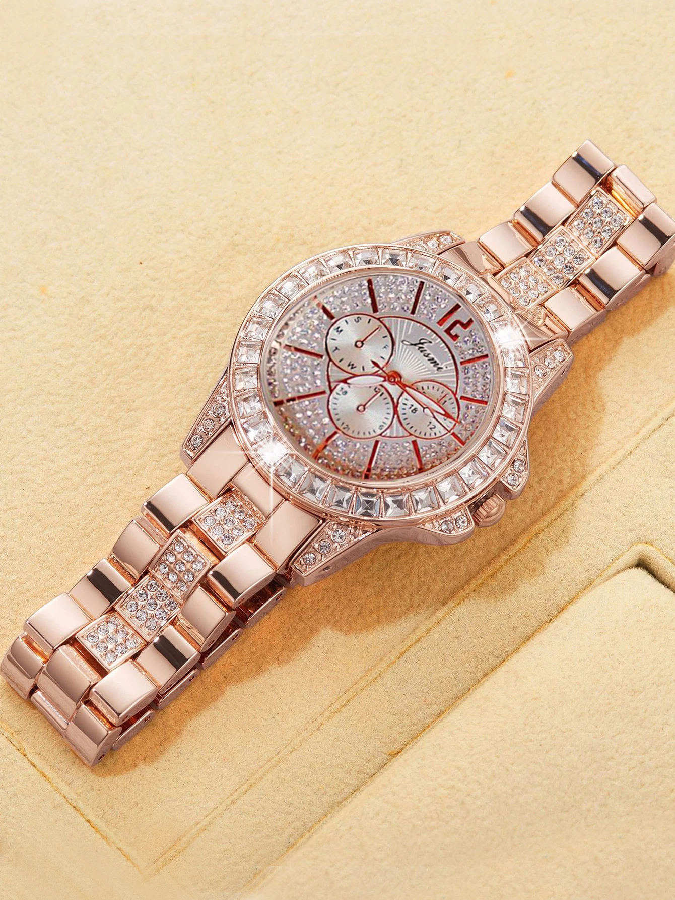 طقم ساعات كوارتز نسائية فاخرة وعصرية مصنوعة من خليط معدني مرصع بالألماس مكون من 3 قطع، مناسبة للارتداء اليومي وعيد الشكر والكريس