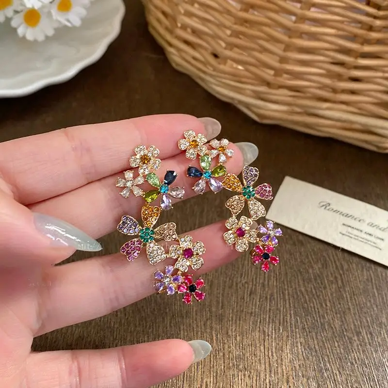 أقراط زهرة الزركون المصممة بشكل أنيق بألوان رومانسية للنساء والفتيات، مثالية للحفلات والهدايا. #5