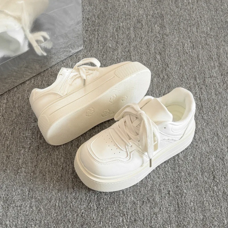 2026 New Spring White Board Shoes for woman Fashion Round Toe Lace Up woman Shoes Thick Sole Breathable Casual women's Sneakers