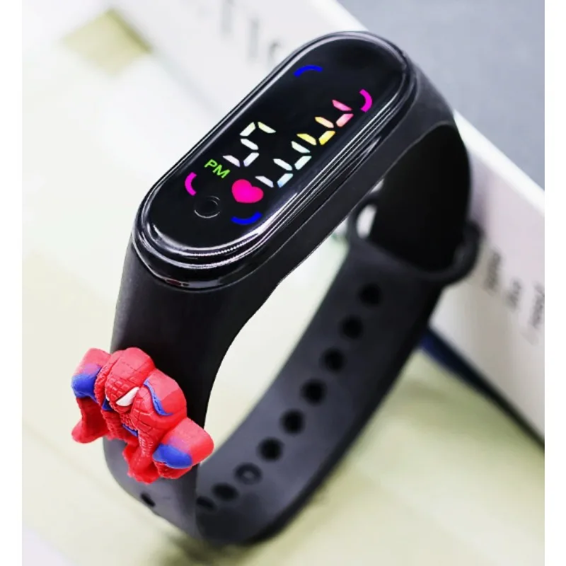 Neue Cartoon The Avengers Cartoon LED-Puppenuhr, niedliche elektronische Outdoor-Sportuhr. Anime Smartwatch. Anime – Detail 12