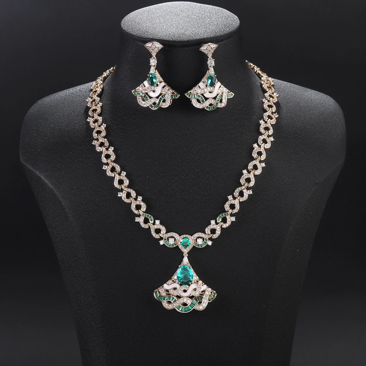 

New Elegant Cubic Zirconia fan-shaped Pendant Design Necklace Earrings Set Lady Party Accessories Wholesale CN11523A