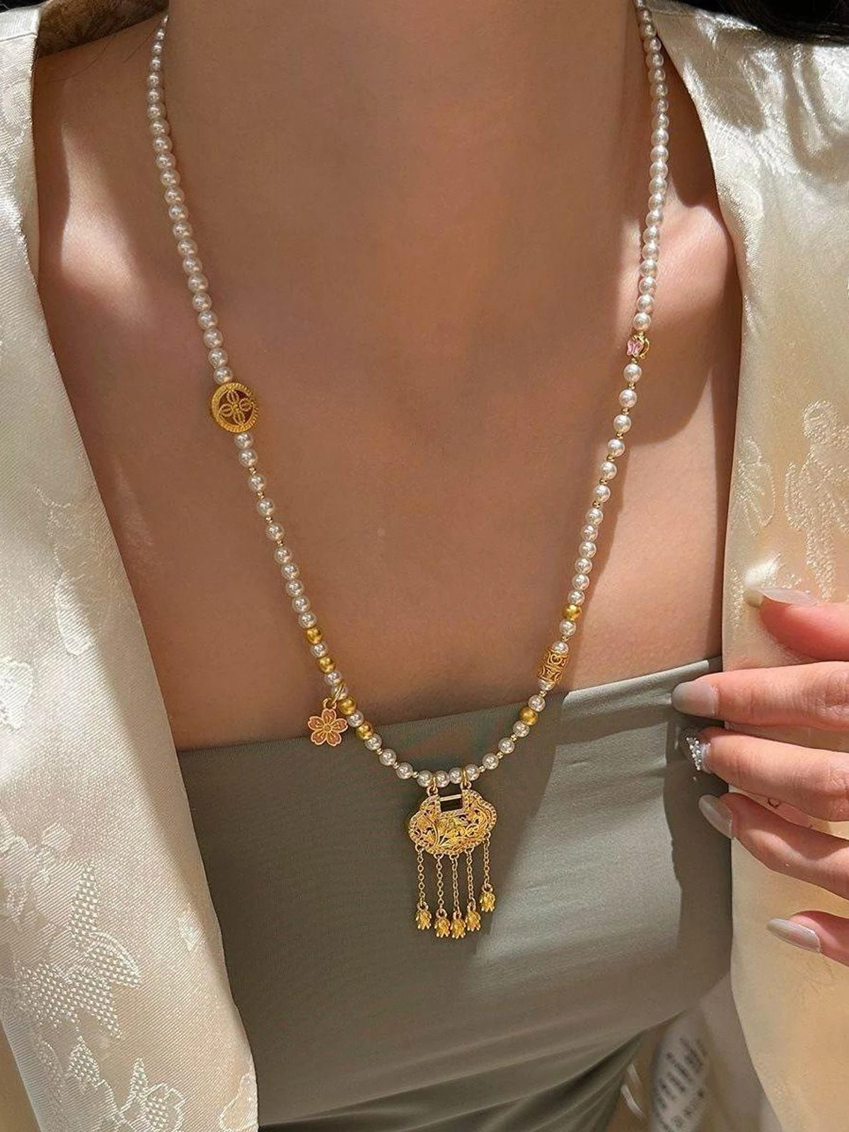 cecilian-lotus-lucky-lock-eight-treasure-compass-sand-gold-new-chinese-style-pearl-necklace-women's-fashion-accessories