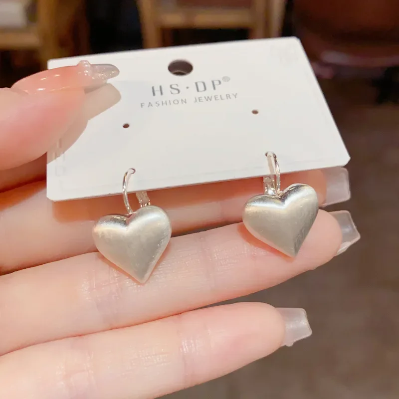 European and American Niche Fashion Minimalist Design Metal Brushed Heart Temperament Unique and Cool Style Earrings