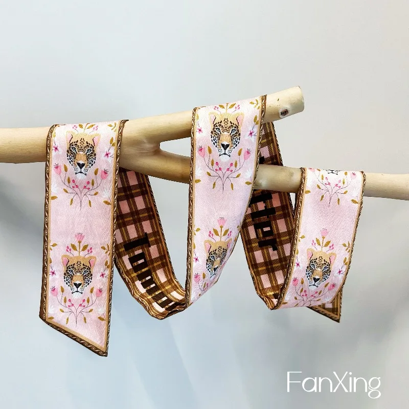 lenco-de-seda-com-estampa-de-leopardo-design-original-estilo-retro-com-pequenas-listras-para-amarrar-e-usar-como-faixa-de-cabelo-acessorio-feminino
