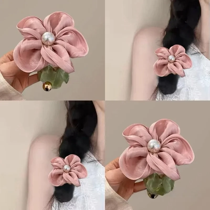 

Delicate Floral Pearl Hairband Stylish and Sophisticated Wide Hairband for Women Elastic Hair Tie with Floral Hair Accessory