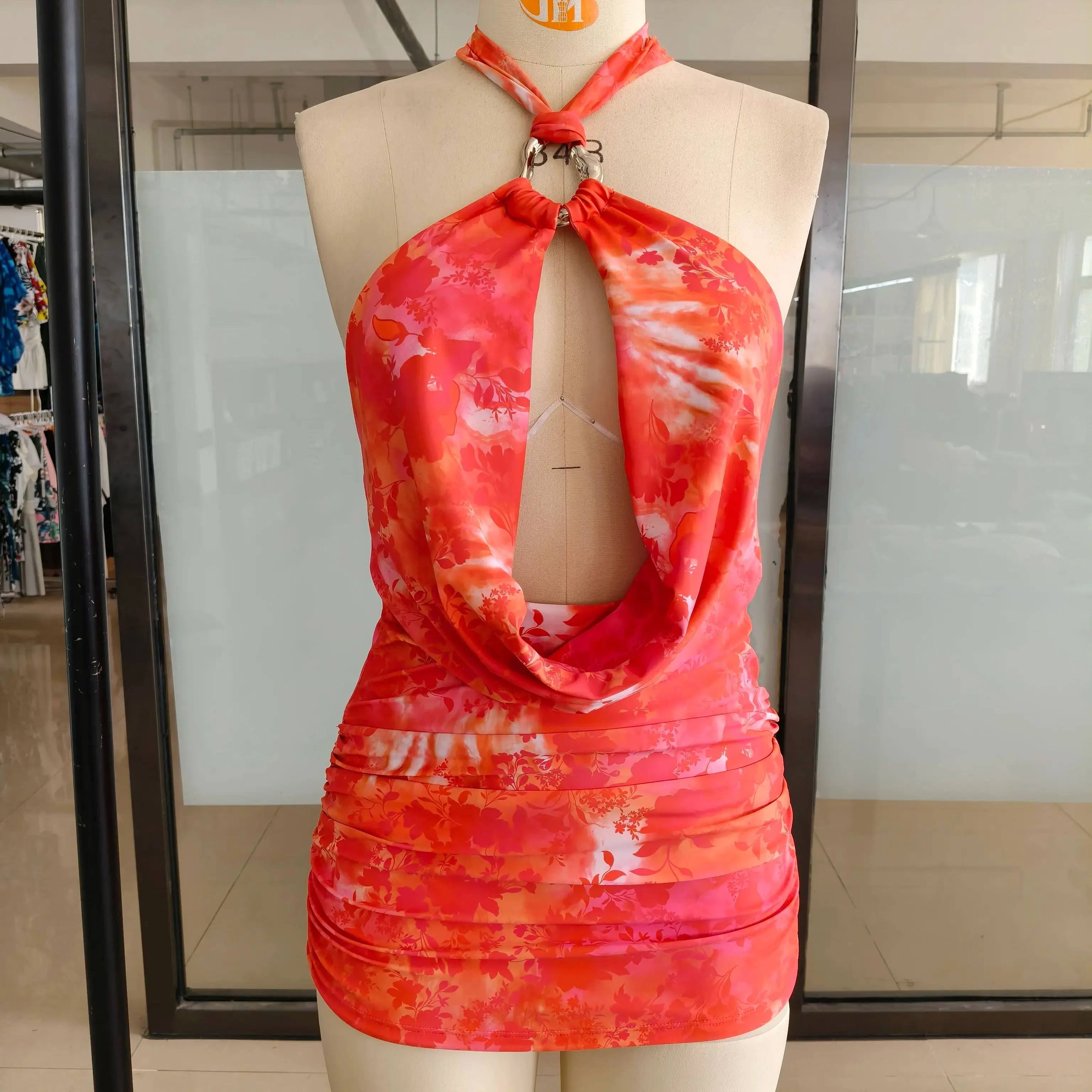 2025 dame mode Sexy découpé jupe courte femmes haute rue licou robes de soirée d'été ensemble femmes getways tenues