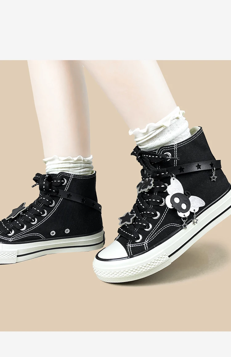 Amy und Michael Original Designer Schuhe Damen Gothic Schwarze High-Top Canvas Schuhe Mode Punk Riemen Charms Casual Sneakers – Detail 7