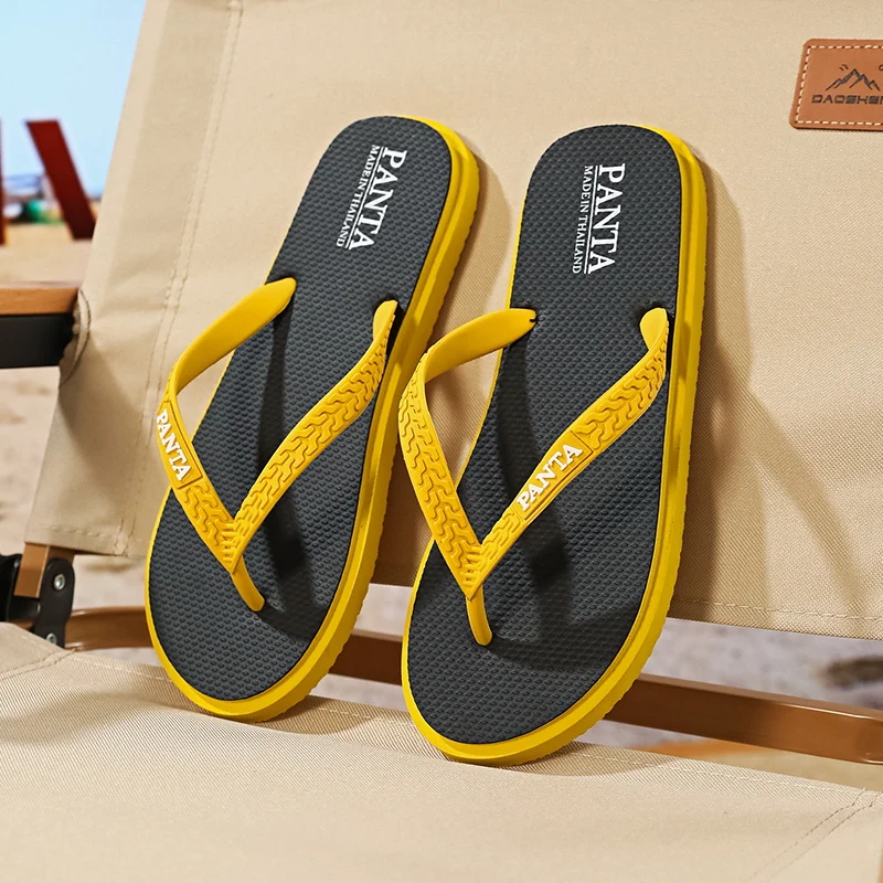 Flip-Flops Summer Men's Breathable Lightweight Quick-Dry Beach Slippers Soft-Soled Non-Slip Comfortable Outdoor Casual Slippers