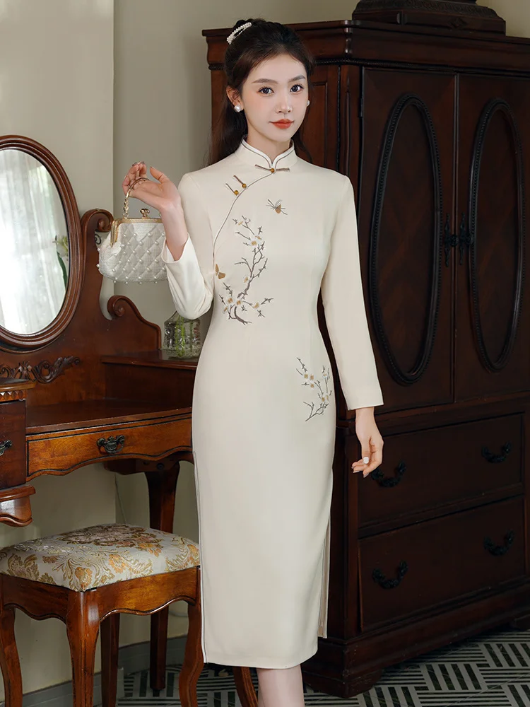 

Xiu Guan Tang Yun Mei 2025 Осенне-зимняя новая коллекция: Национальный стиль, вышивка, повседневная, средней длины, улучшенный китайский стиль