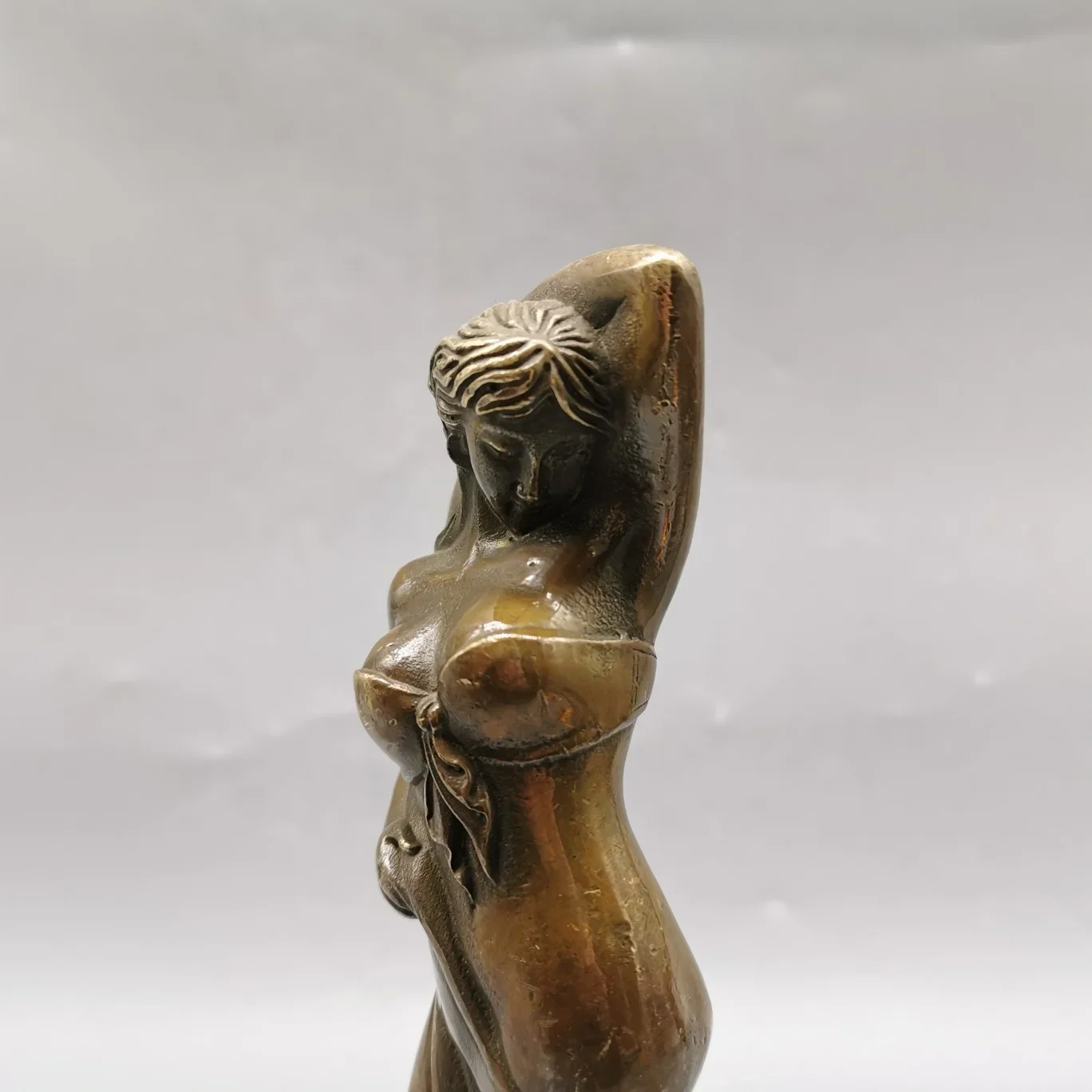 Exquisite Brass (Standing Pretty Girl) Home Decoration