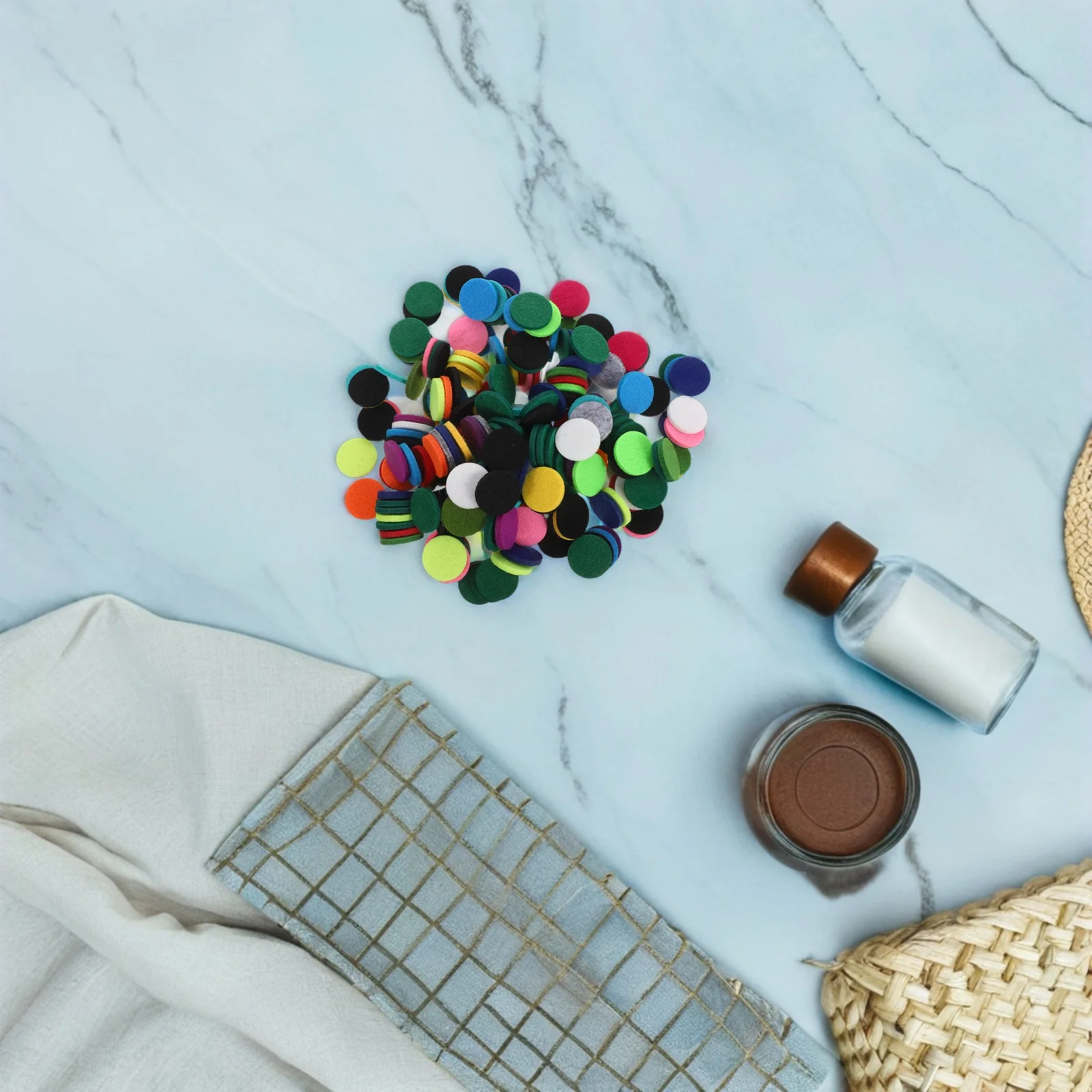 

200pcs Diffuser Refill Pads Nonwoven Fabric Mini Round Unscented Replacement For Essential Oil Locket Necklace Compact