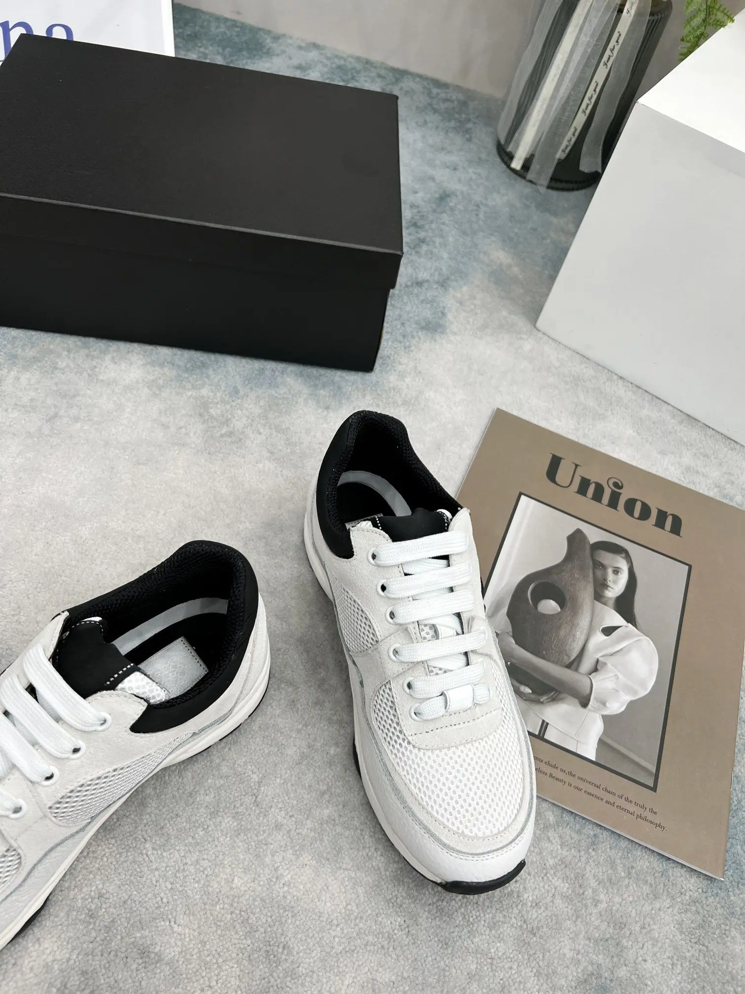 Men Women White Black Color Block Breathable Mesh Thick Sole Running Shoes Suede PU Splicing Low Top Shoes Minimalist Couple Lace-up Anti-slip Jogging Sneakers