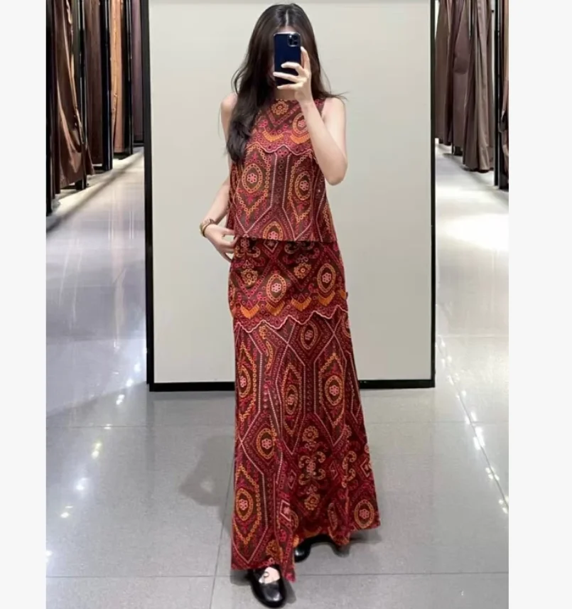 Summer vacation style sleeveless round neck bohemian embroidered top and skirt set