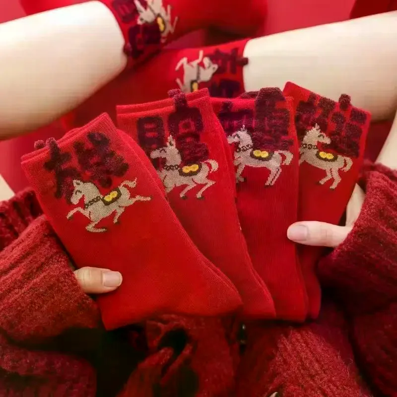 

4 пары носков до середины икры 2026 года с лошадью, универсальные осенне-зимние теплые носки, милые красные носки с рисунком пони, новогодние подарки