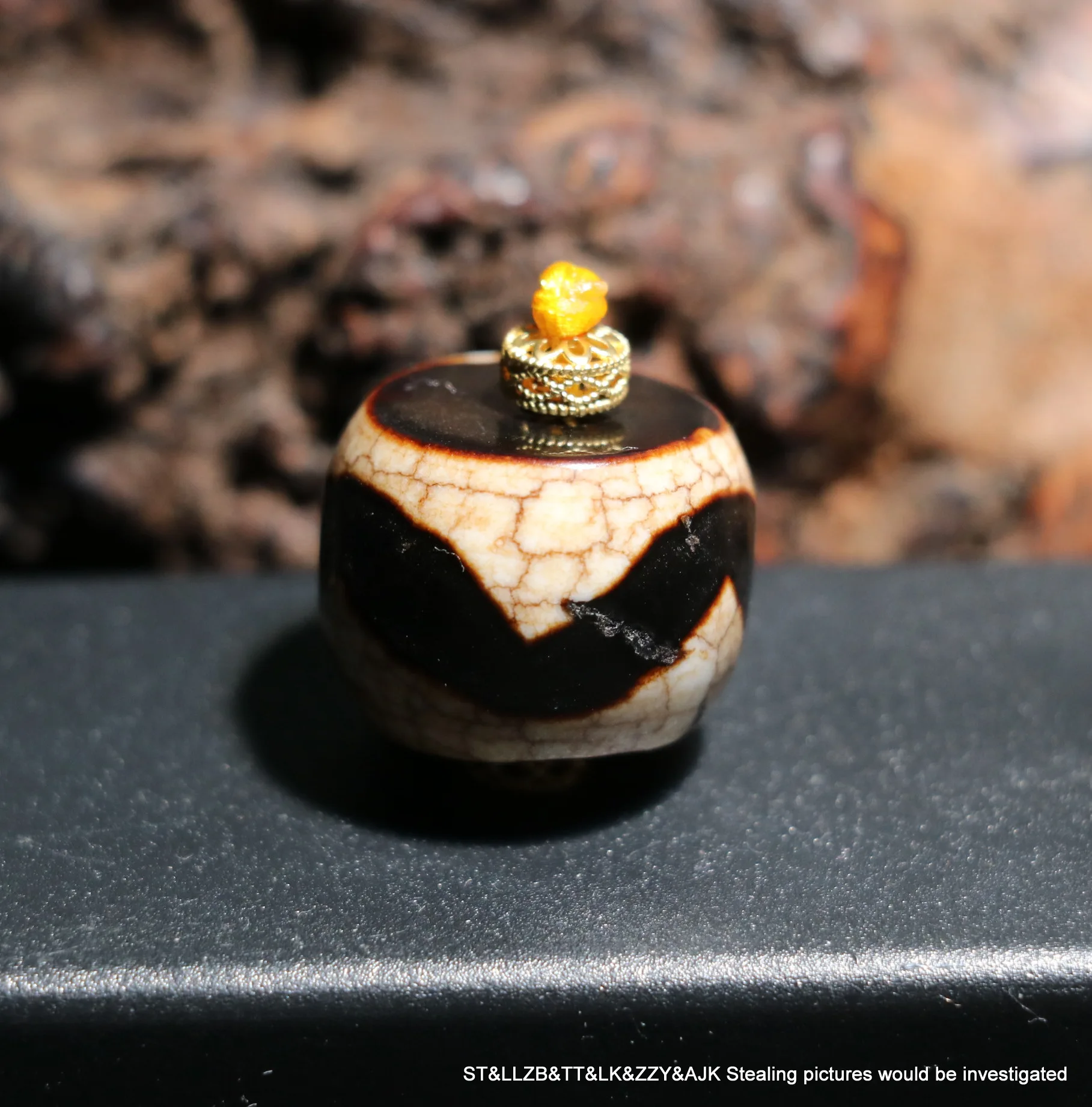 A Treasure Unique Magic Power Tibetan Old Agate tiger-tooth Symbol dZi Bead  Carving