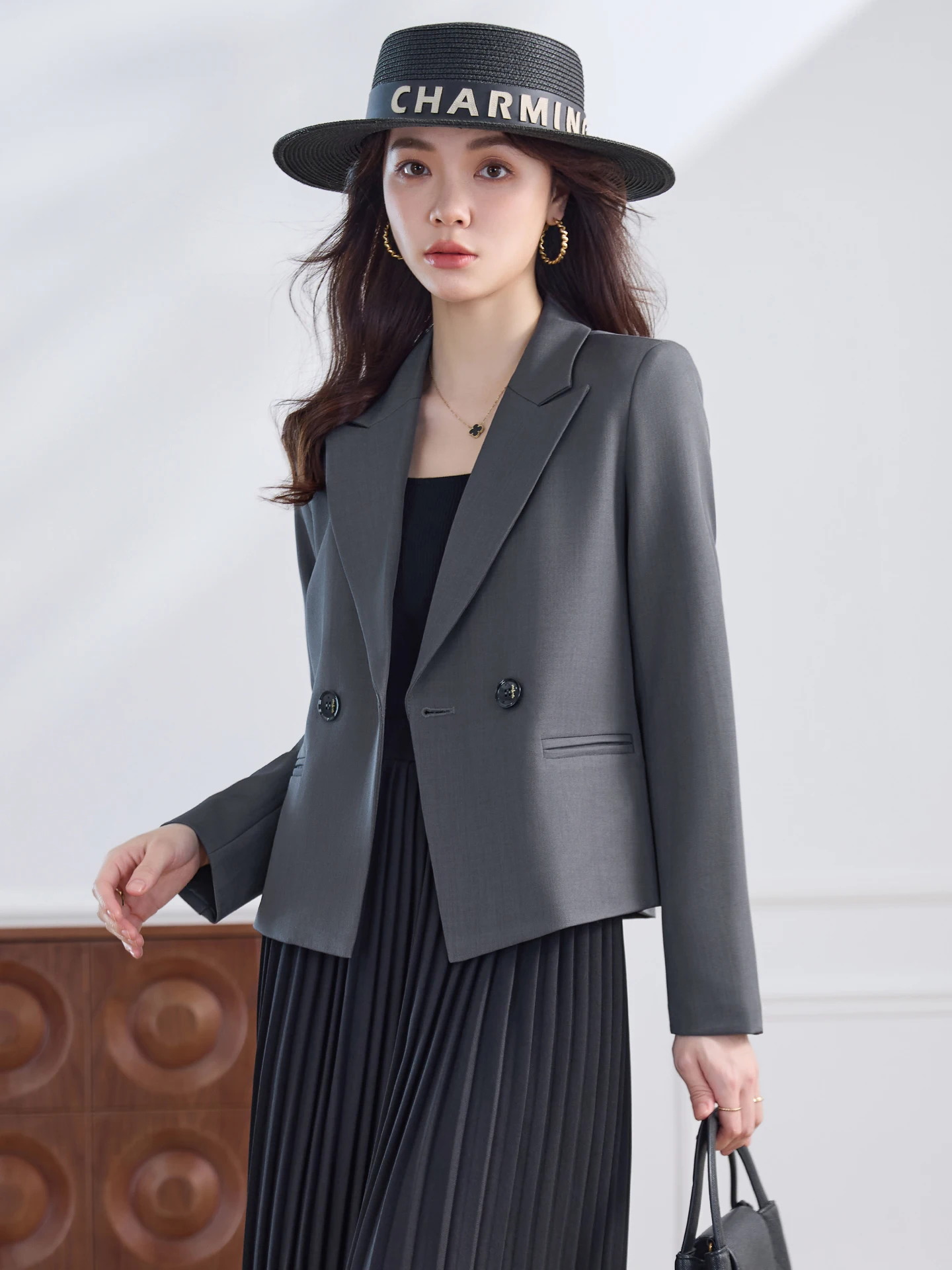 Grey Short Suit Jacket for Women Casual High-End Feel Small Size 2026 New Spring Commute Style Double-Breasted Polyester Fiber