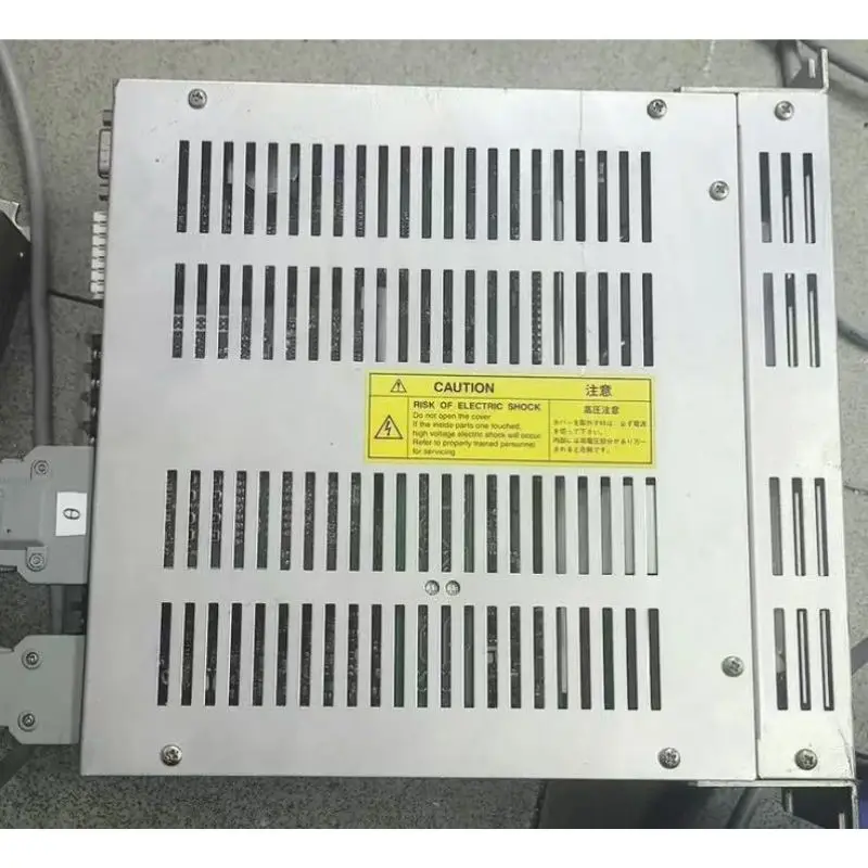 Teste de servo drive UR1A-050N-1KD-2SA-2 usado OK, envio rápido