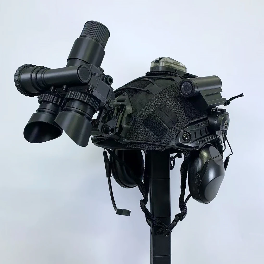 Airsoft Helmet Set with T7 Night Vision Model Signal Light Earmuffs Helmet Cover for Cosplay Wargame Ghost Shooting Equipment