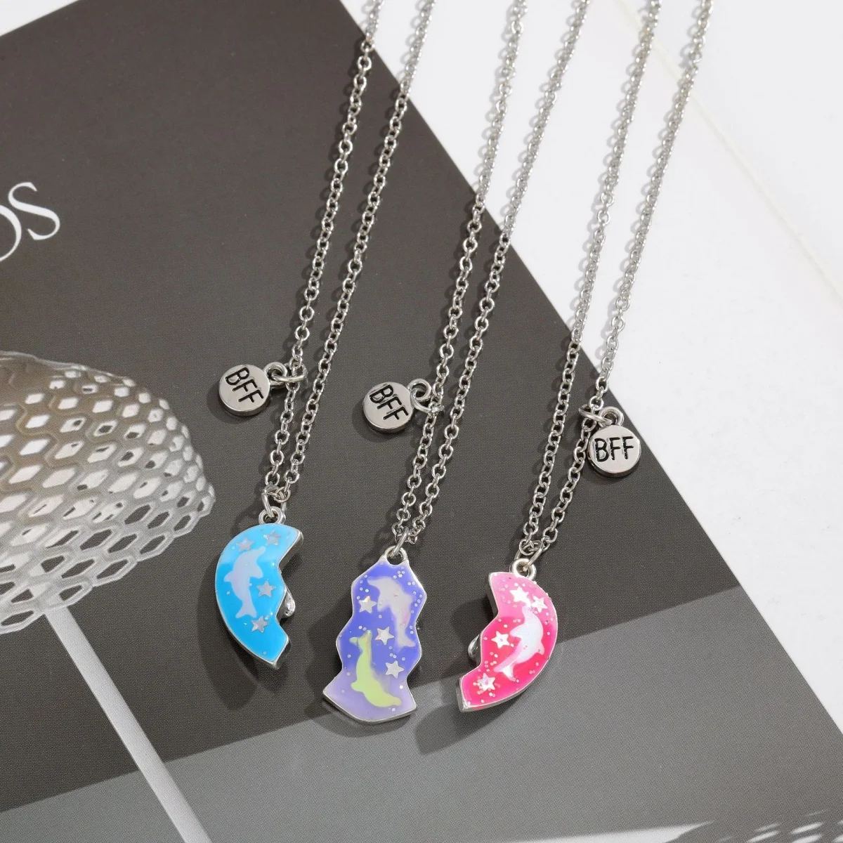 3pcs Magnetic Best Friends Pendant Necklace Stitching Heart Colorful Sequins Necklace Gift For Men Or Good Friends Or Couples