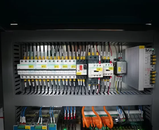 Macchina per incisione laser in acciaio inossidabile Nuova condizione Raffreddamento ad acqua per lamiera Prezzo competitivo