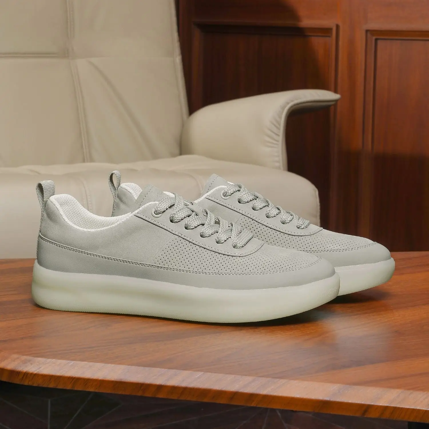 Men's casual shoes 2026 new genuine leather casual board shoes perforated breathable sports white shoes