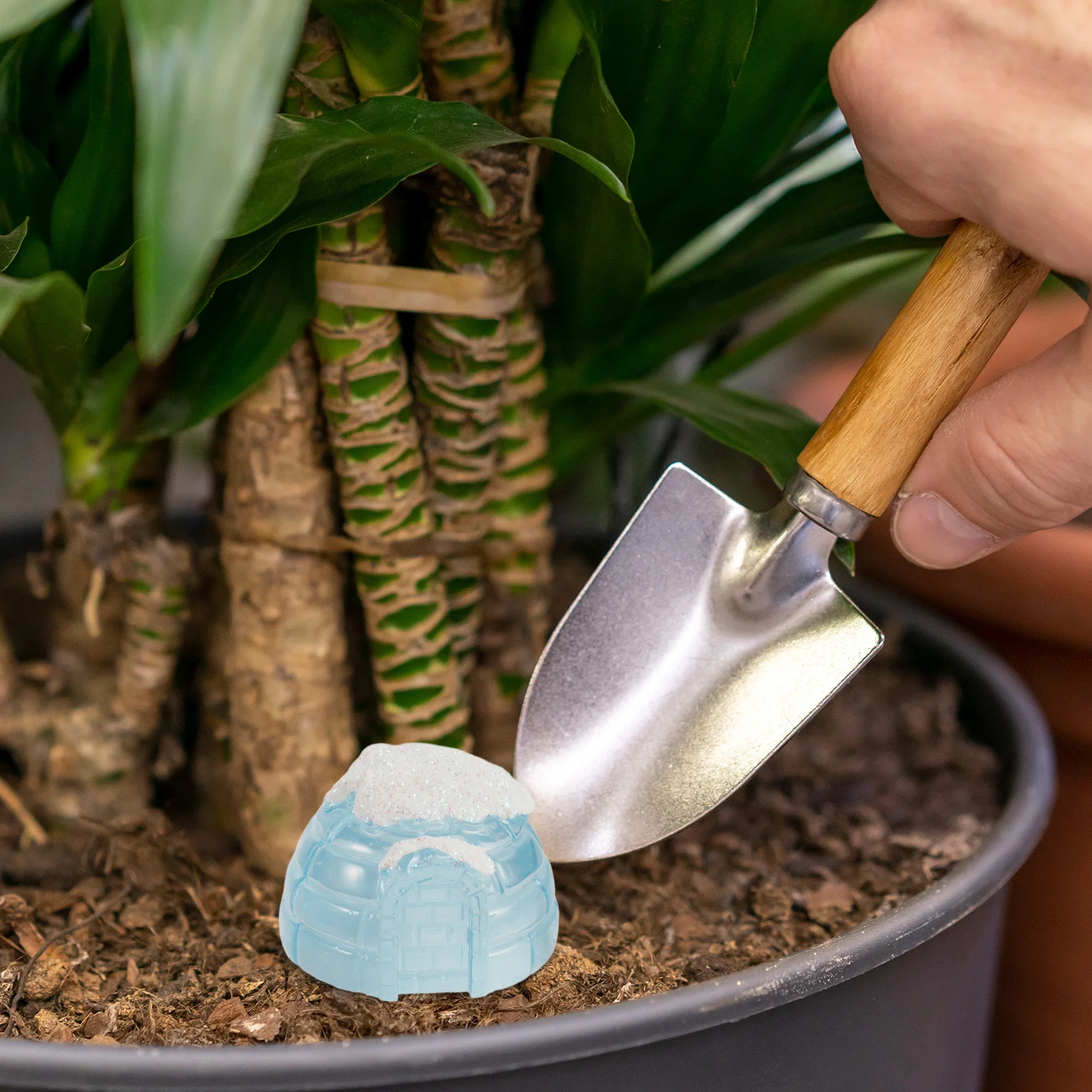 

15Pcs Micro Landscape Ornaments Mini Resin Penguins Snow Mountain Igloo Set for Desktop Aquarium Winter Scene Decoration Kids