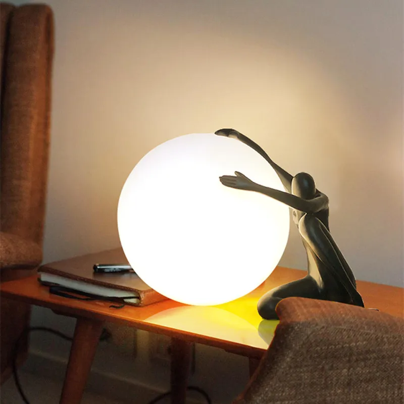 الإنسان عقد الكرة مجردة الجدول مصباح LED إيطاليا صورة مصمم النحت ضوء غرفة نوم غرفة المعيشة مقهى ديكور مكتب أضواء