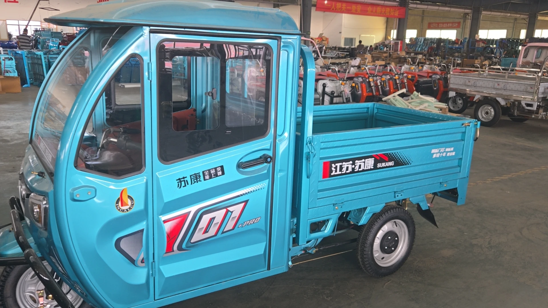 

Agricultural electric tricycle with a load capacity of 500kg, farm orchard breeding and planting dump truck