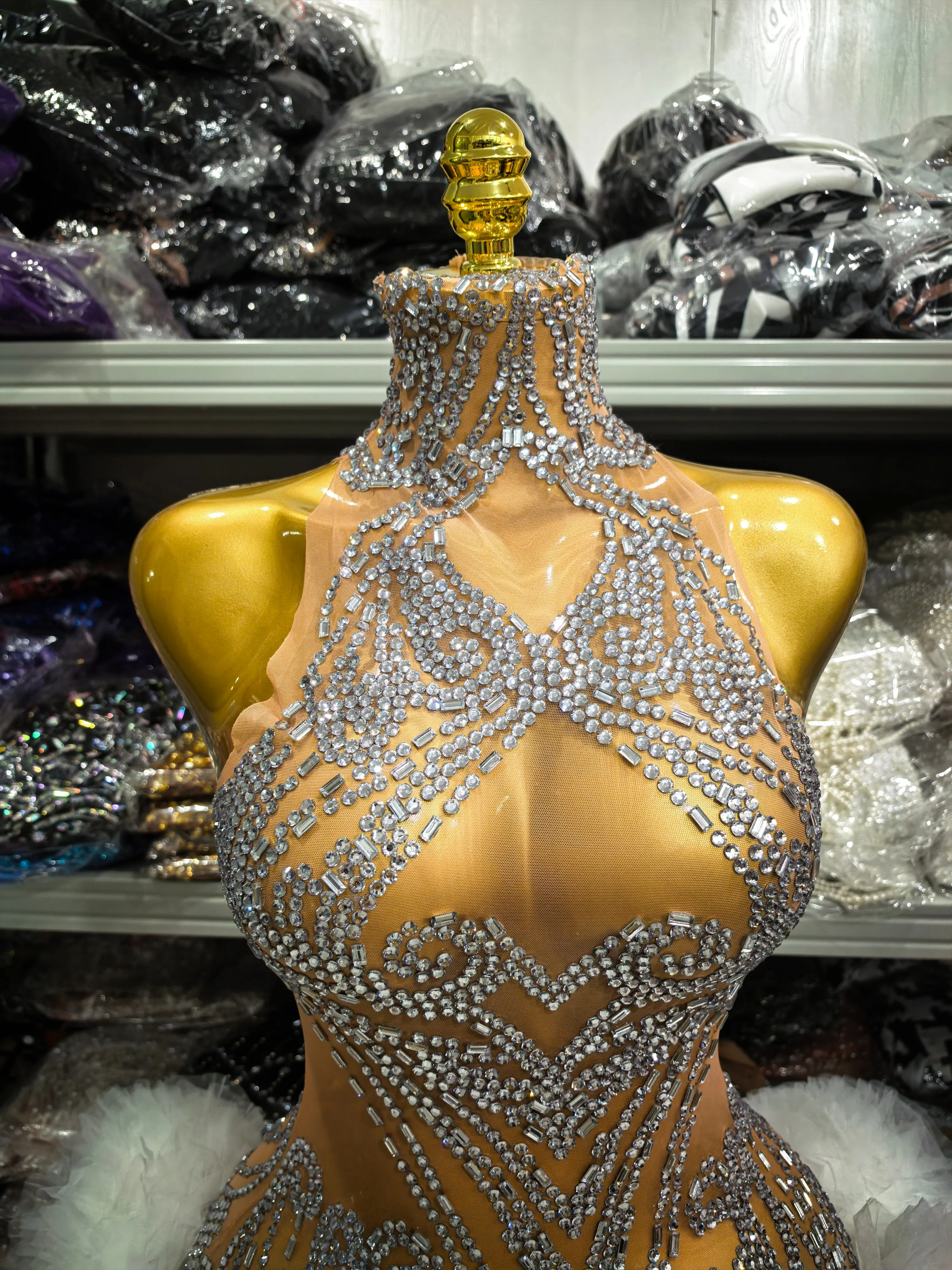 Sukienka mini bodycon z odkrytymi ramionami, z siateczki, prześwitująca, idealna na imprezę w klubie nocnym, barze, dla piosenkarki, na występ lub uroczystość.