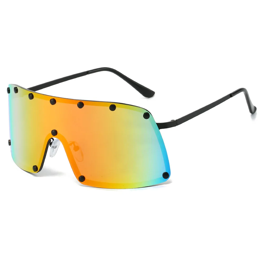 نظارات شمسية كلاسيكية كبيرة الحجم للنساء والرجال قطعة واحدة بمسامير Steampunk ظلال شمسية مضادة للرياح