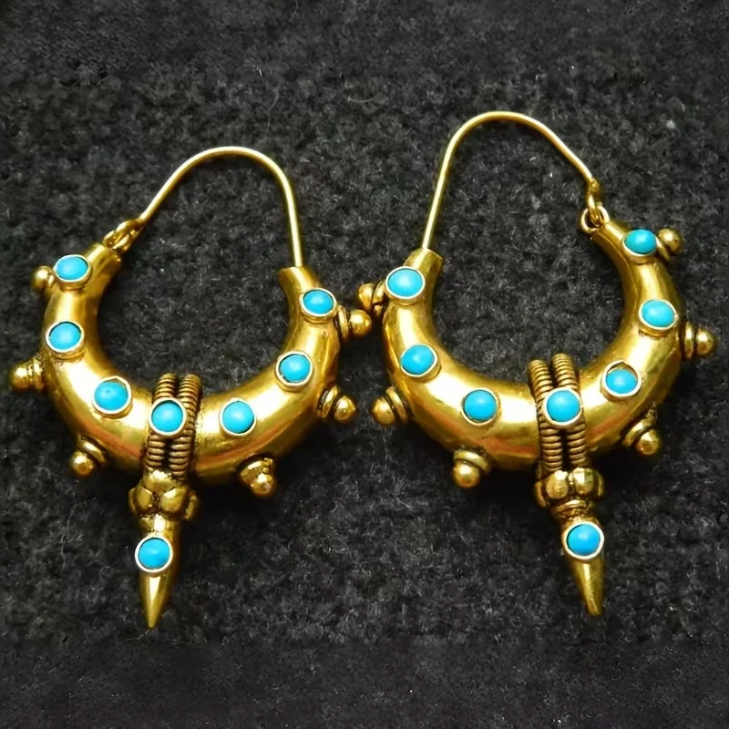 Vintage-style Sharp-pointed Crescent-shaped Pendant Made of Artificial Gemstones, Suitable for Parties and Gatherings.