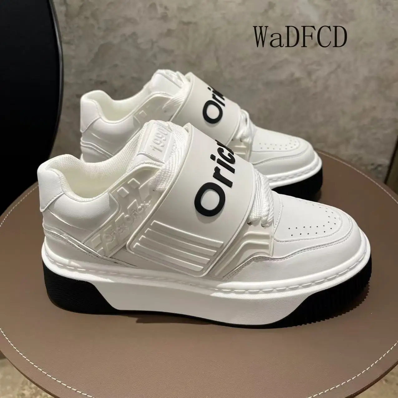 Sneakers Casual Mens Designer Soft Sole Board Shoes Fashion Microfiber Leather Upper Height Increased Flat Platform Sports Shoes