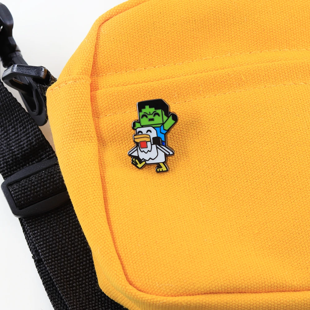 Niedlicher Baby-Zombie-Hühner-Jockey-Pixel-Emaille-Pin, Sandbox-Spiel-inspirierte Brosche, Videospiel-Peripherie, Metallabzeichen, lustiges Gamer-Geschenk – Detail 6