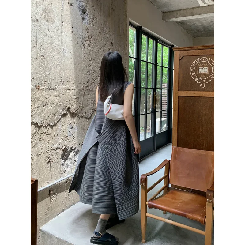 

Miyake Pleated Square Neck Black Dress for Women with A Smooth Loose Fit Luxury Customized Elegant Sleeveless Mid Length Dress