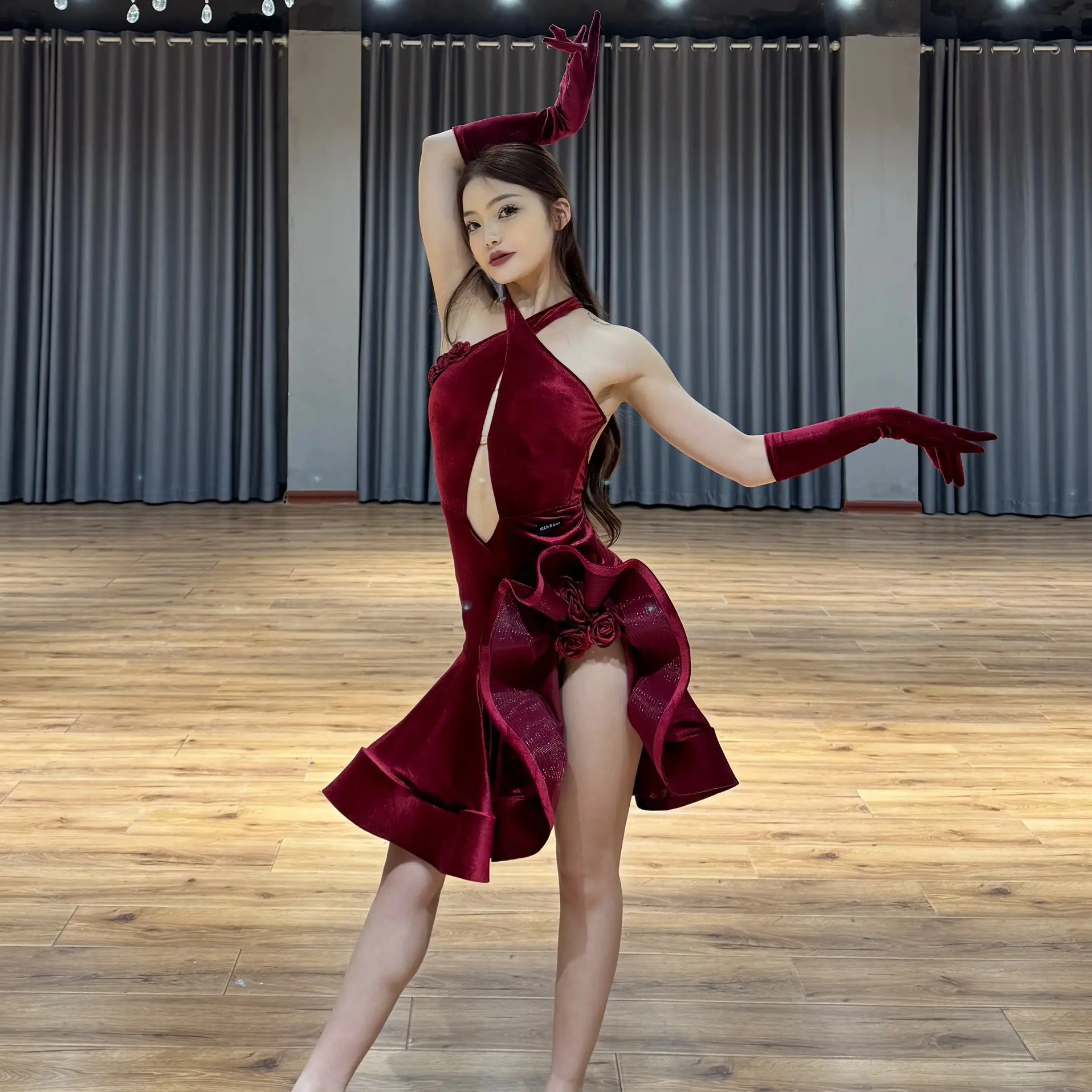 Kostium do tańca latynoamerykańskiego damski aksamitny kwiatowy strój rybia ość sukienka konkursowa Cha Cha Rumba Tango DNV24616