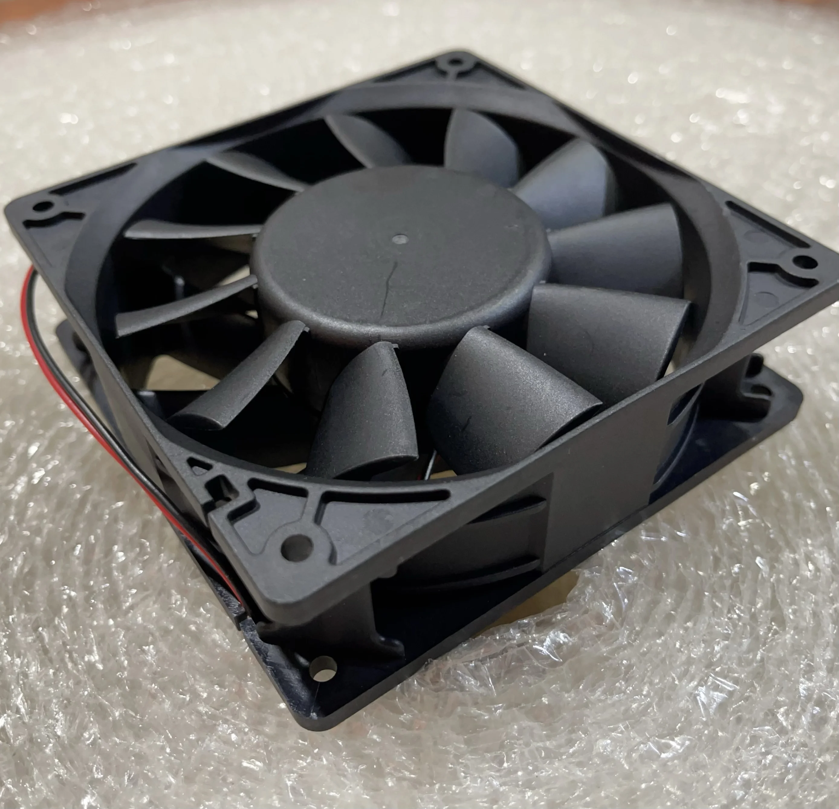 

ZONCN ZCN241238B0U DC 24 В 1,2 А 120x120x38 мм 2-проводной охлаждающий вентилятор для сервера