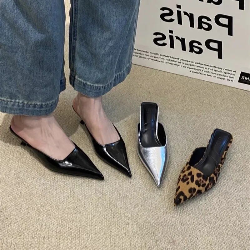 New Style Popular Designer Pointed Toe Women Mules Slippers Fashion Shallow Slip on Shoes Casual Low Heel Ladies Slides Shoes