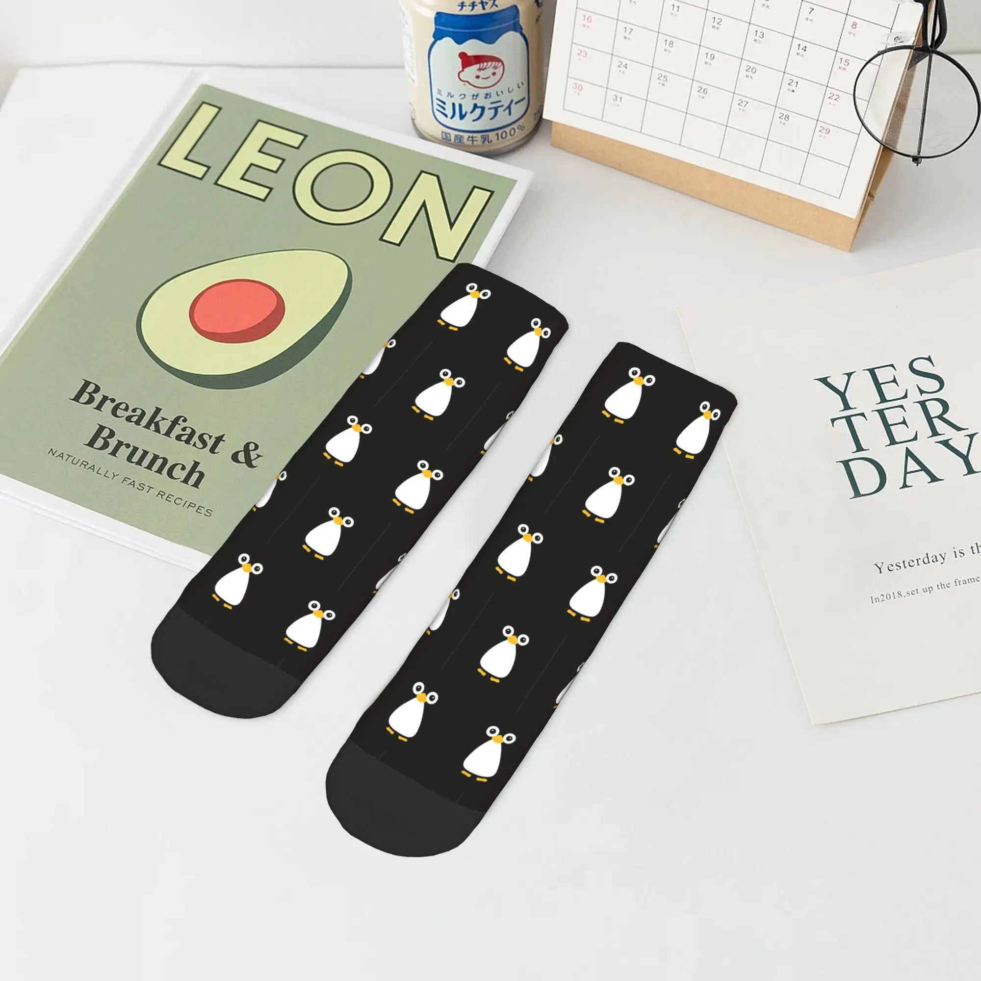 Simpatici calzini con pinguino vettoriale Harajuku Calze di alta qualità Calzini per tutte le stagioni Accessori per il regalo di compleanno della donna dell'uomo