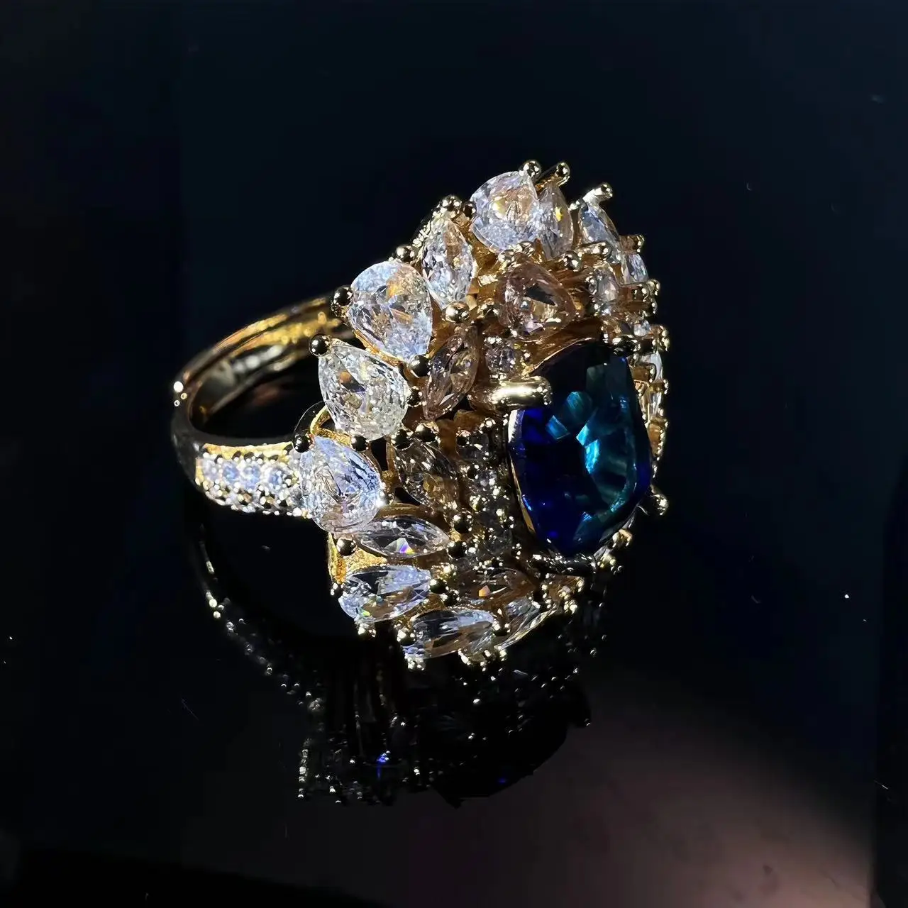 

Full diamond sapphire blue rhinestone 18k plated gold banquet ring