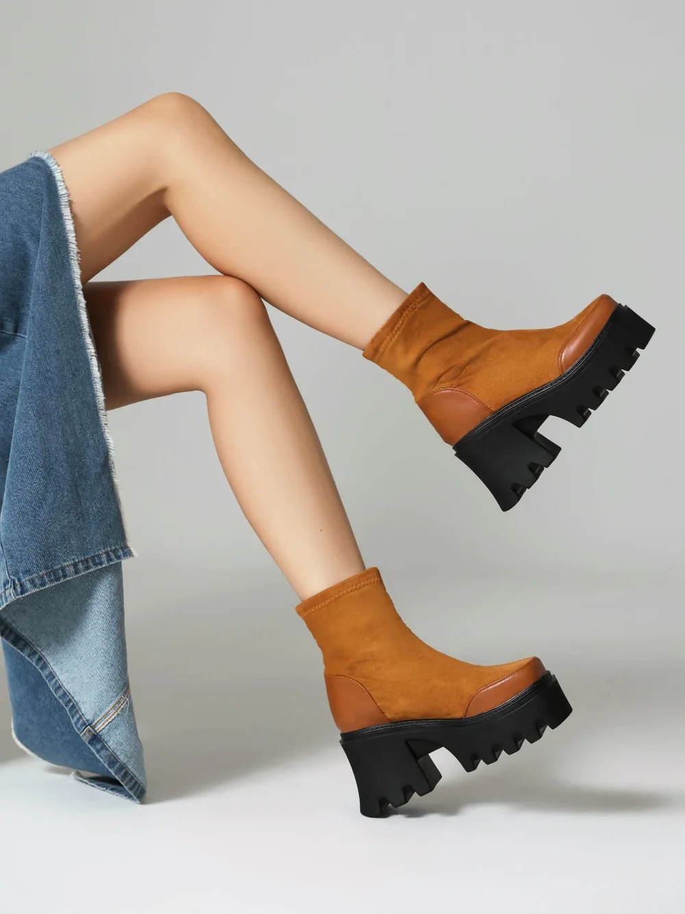 2026 Autumn/Winter New Women's Elastic Boots, Commuter Fashion Boots, Thick-soled Height-increasing Round-toed Ankle Boots