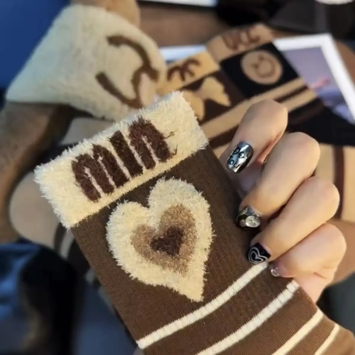 novas-meias-fenas-de-outono-inverno-longas-ssas-de-cintura-alta-doces-e-fofas-com-fio-de-pena-modernas-e-de-alto