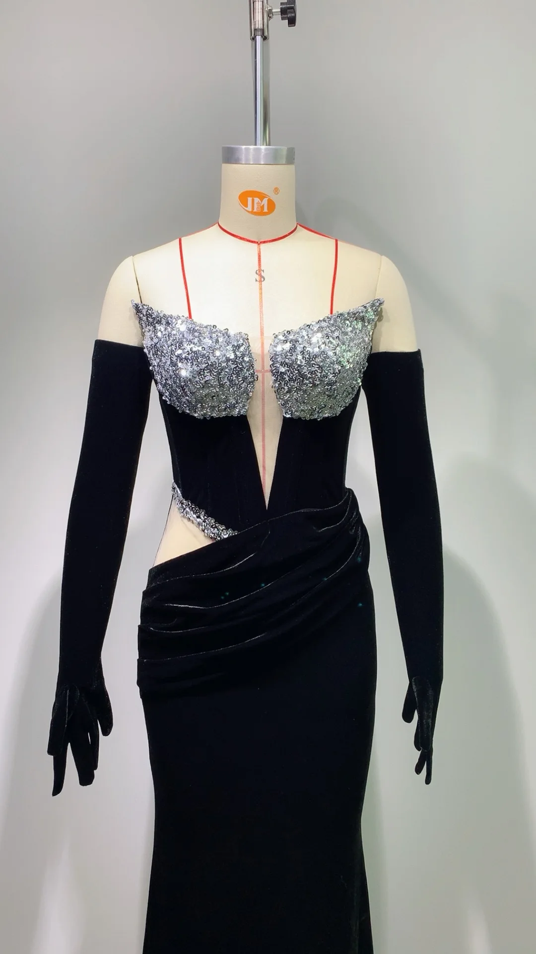 2025nova chegada vestido feminino luvas da moda prata lantejoulas oco baixo corte tubo de veludo vestido superior elegante vestido de noite