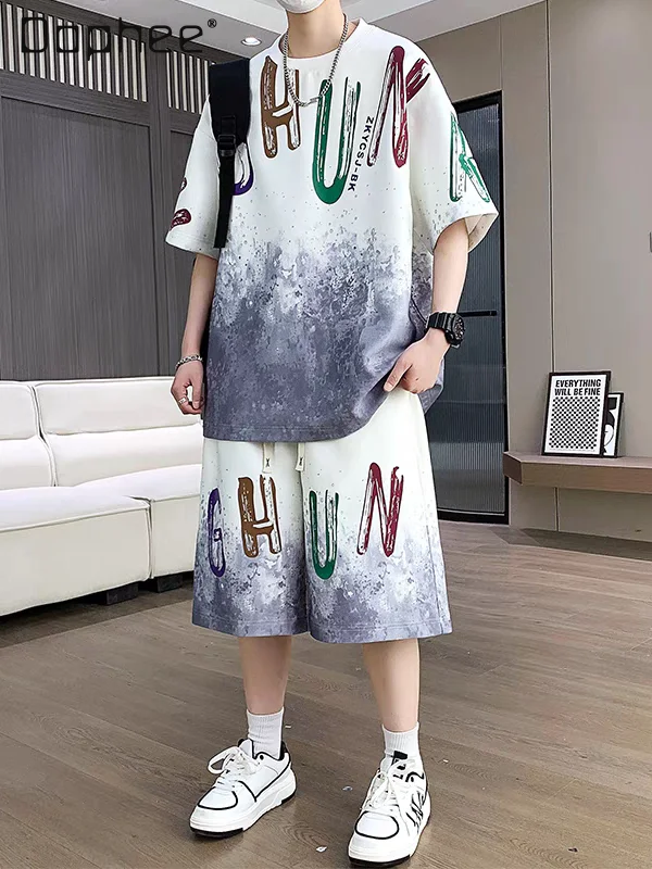 

Лето 2025 г., мужская футболка цвета хаки, зеленого, серого цвета с круглым вырезом и буквенным принтом, с короткими рукавами, свободные повседневные шорты, комплект из двух предметов