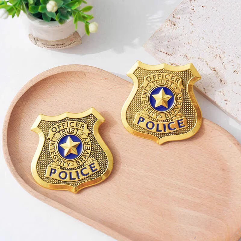 Broche de Anime Zootopia Judy Hopps, insignia de dibujos animados de Zootropolis, broche de Metal de policía, bolsa de ropa, Pin, accesorios, regalo de Navidad