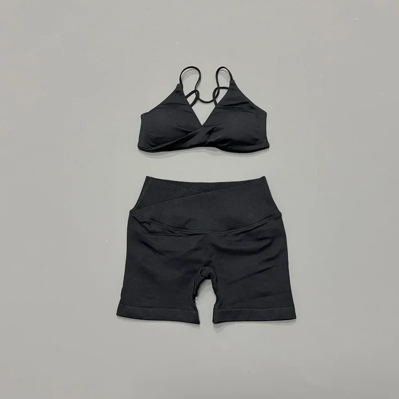 Sexy Yoga-Set: Neckholder-BH & Cross-Waist-Shorts mit Po-Lifting und Bauchkontrolle – Gym-Fitness-Shorts-Leggings-Set – Detail 13