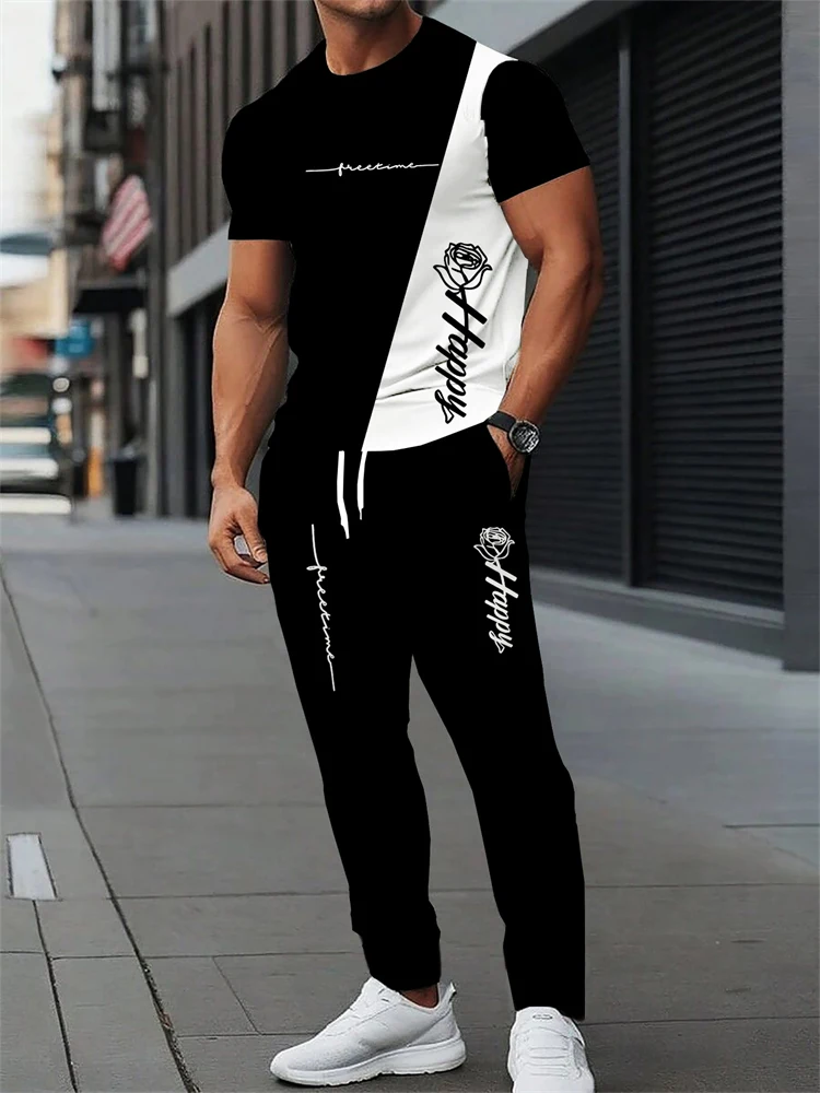 

Классический мужской комплект для активного отдыха: минималистичная рубашка с коротким рукавом и круглым вырезом, с буквенным принтом и цветными вставками, и брюки — комплект из двух предметов