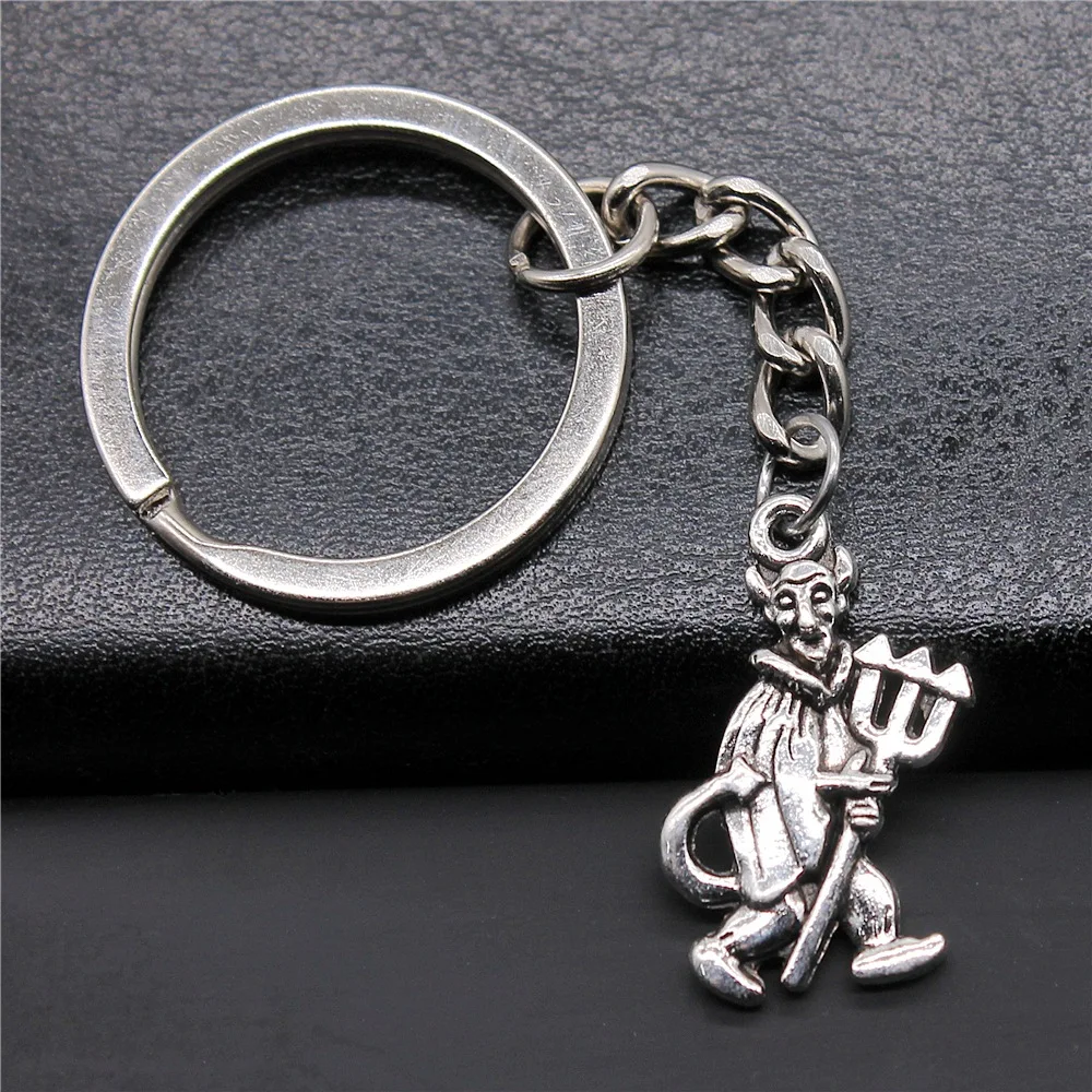 Souvenirs Gift DIY Metal Keychain Holder Antique Silver Color 15x25mm Devil Caesar Pendant Keyring