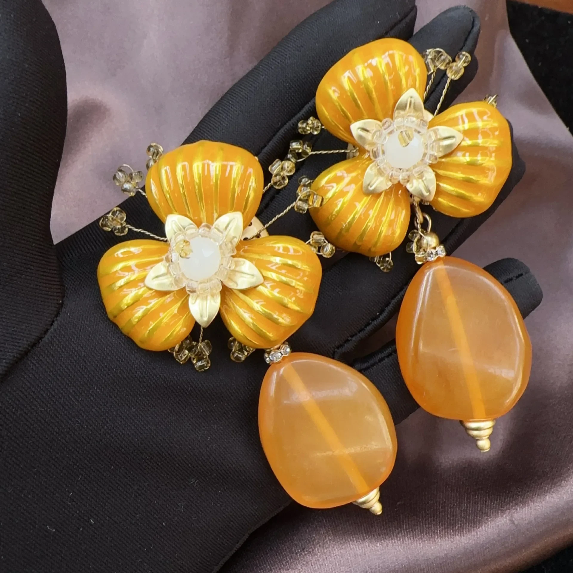 

Vintage light luxury temperament high-grade French enamel glaze earrings