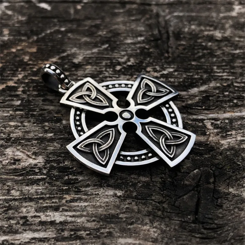 Creative Design Cross Shelf Celtic Knot Disc Pendant Trend Personality Men\'s Women\'s Pendant Necklace Anniversary Jewelry Gift